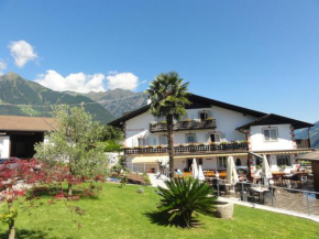 Garni Schneeburghof Tirolo
